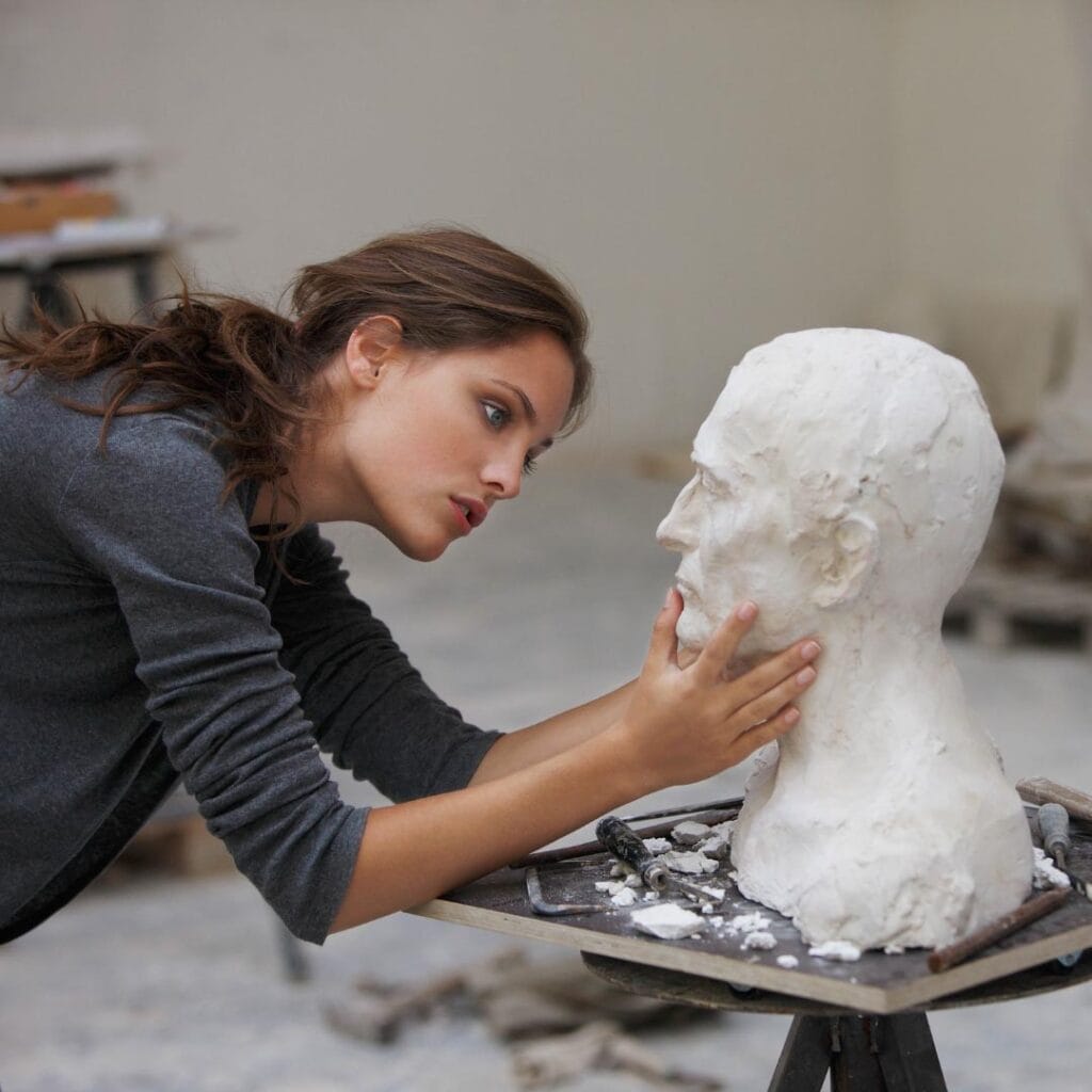 HOME 21 Artistic Woman Focus