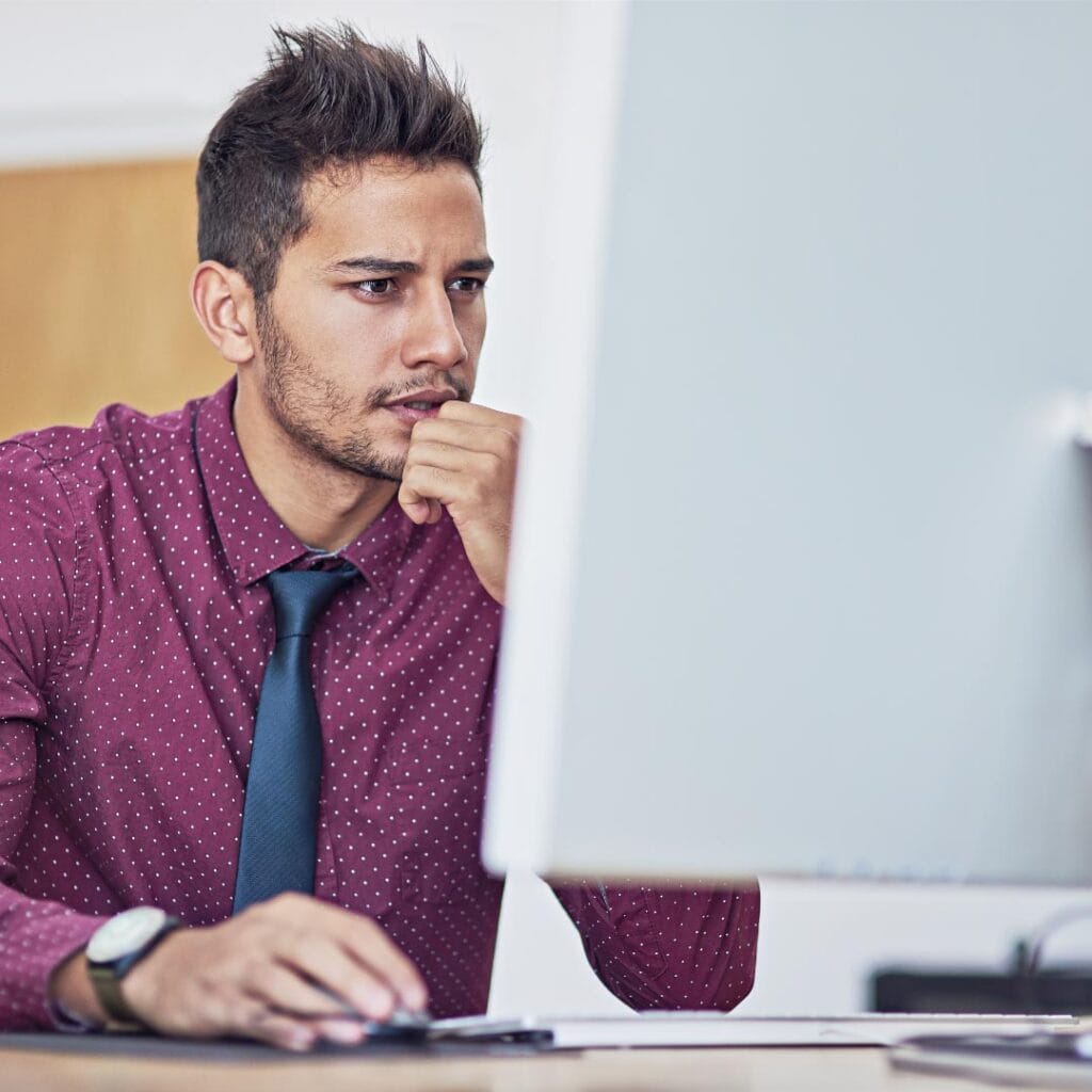 HOME 25 Office Worker on computer focusing